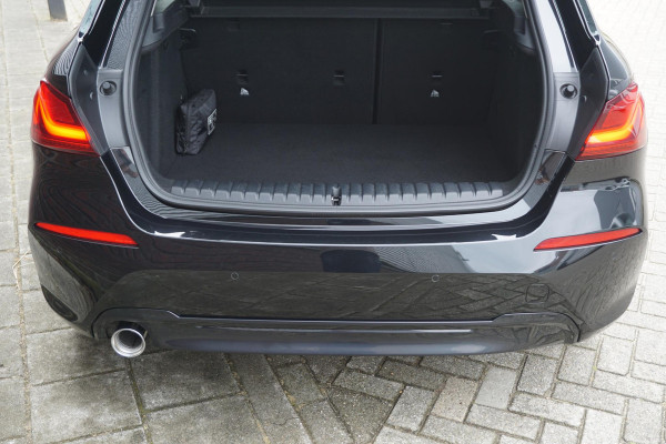 BMW 1-serie 118i 140PK Automaat Sport-line/Panodak/Camera/ Parking Pack