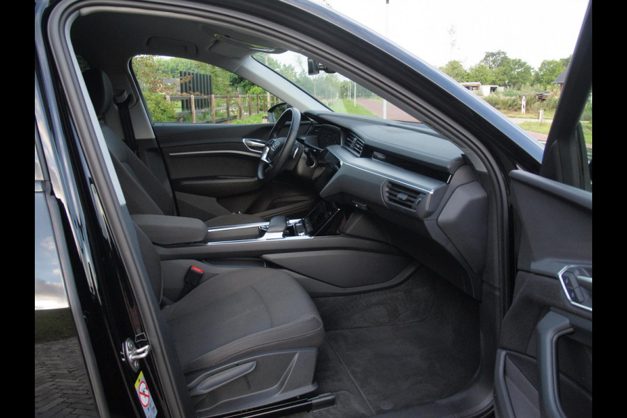 Audi e-tron 55 quattro edition 95 kWh | Cruise Control | Parkeersensoren | DAB | NL-Auto |