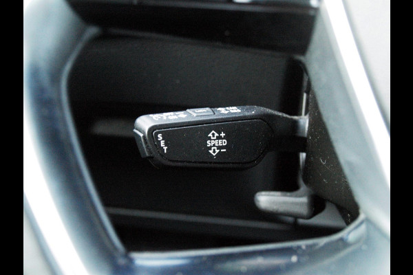 Audi e-tron 55 quattro edition 95 kWh | Cruise Control | Parkeersensoren | DAB | NL-Auto |