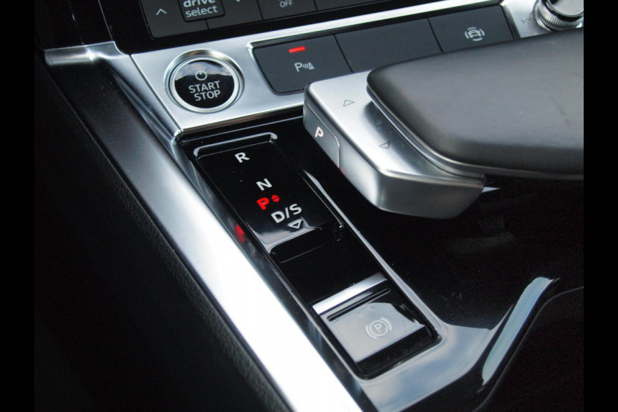 Audi e-tron 55 quattro edition 95 kWh | Cruise Control | Parkeersensoren | DAB | NL-Auto |