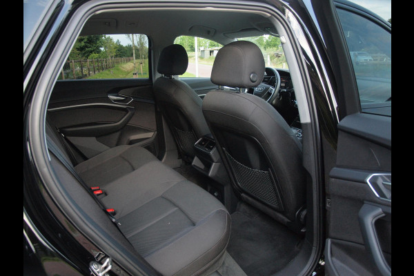 Audi e-tron 55 quattro edition 95 kWh | Cruise Control | Parkeersensoren | DAB | NL-Auto |