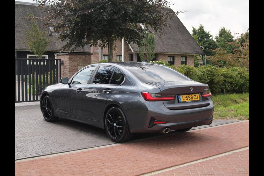 BMW 3-serie 320i Business Edition | Apple Carplay | Trekhaak | Cruise Control | Automaat | Parkeersensoren |
