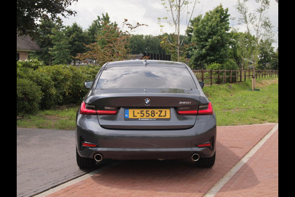 BMW 3-serie 320i Business Edition | Apple Carplay | Trekhaak | Cruise Control | Automaat | Parkeersensoren |