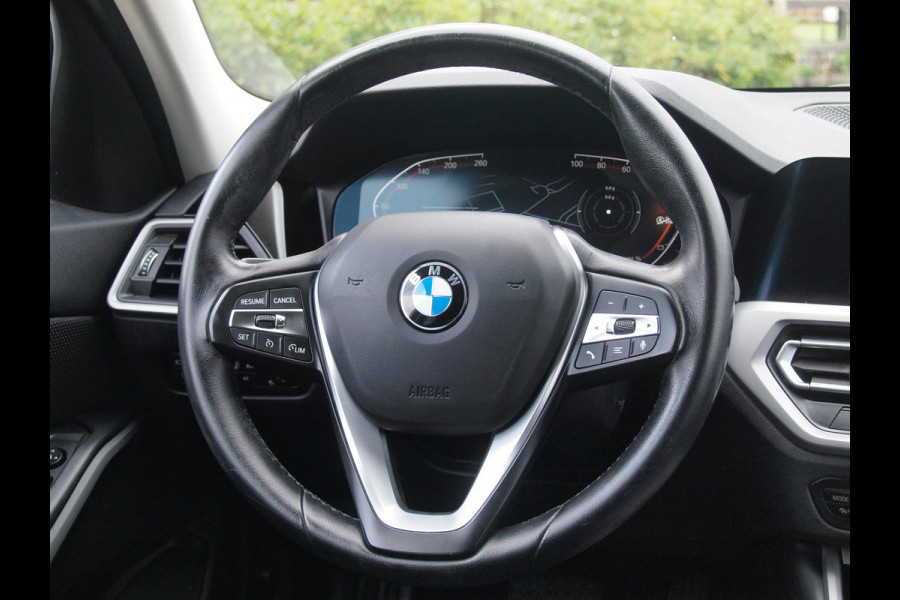 BMW 3-serie 320i Business Edition | Apple Carplay | Trekhaak | Cruise Control | Automaat | Parkeersensoren |