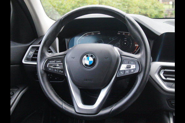 BMW 3-serie 320i Business Edition | Apple Carplay | Trekhaak | Cruise Control | Automaat | Parkeersensoren |
