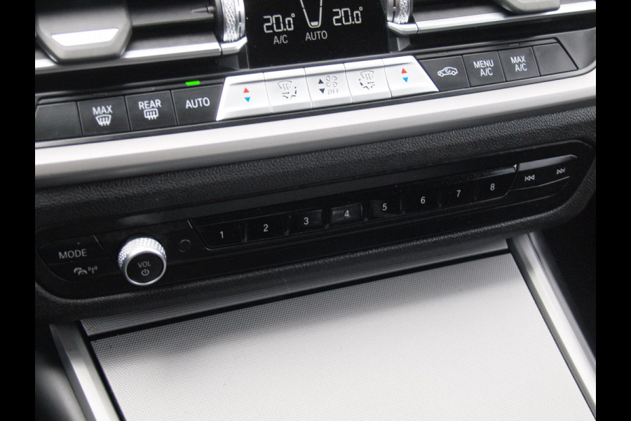 BMW 3-serie 320i Business Edition | Apple Carplay | Trekhaak | Cruise Control | Automaat | Parkeersensoren |