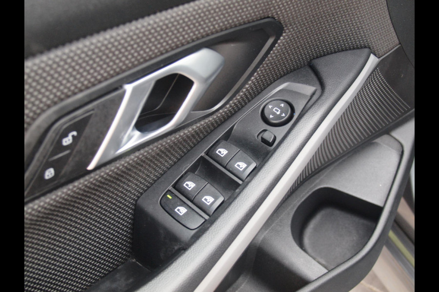 BMW 3-serie 320i Business Edition | Apple Carplay | Trekhaak | Cruise Control | Automaat | Parkeersensoren |