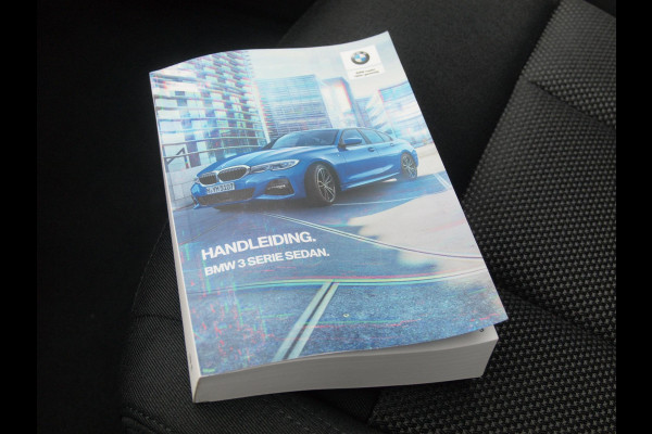 BMW 3-serie 320i Business Edition | Apple Carplay | Trekhaak | Cruise Control | Automaat | Parkeersensoren |