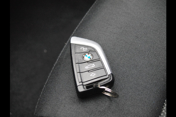 BMW 3-serie 320i Business Edition | Apple Carplay | Trekhaak | Cruise Control | Automaat | Parkeersensoren |