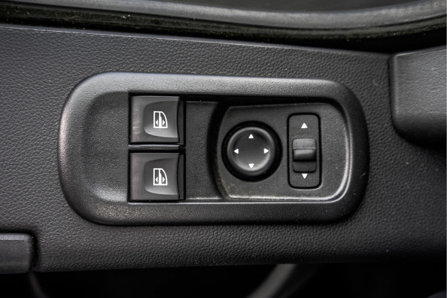 Renault Master T35 dCi 135 L2H2 | LED | Camera | Navi | Imperiaal | Ladder | Cruise | PDC | Euro 6