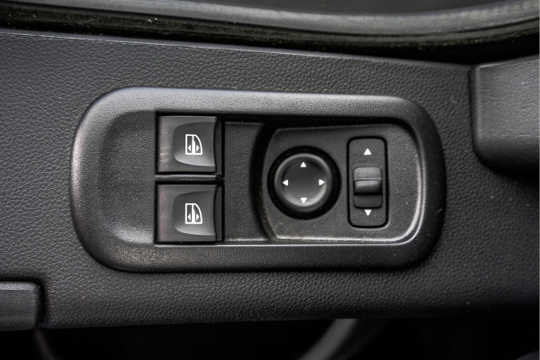 Renault Master T35 dCi 135 L2H2 | LED | Camera | Navi | Imperiaal | Ladder | Cruise | PDC | Euro 6
