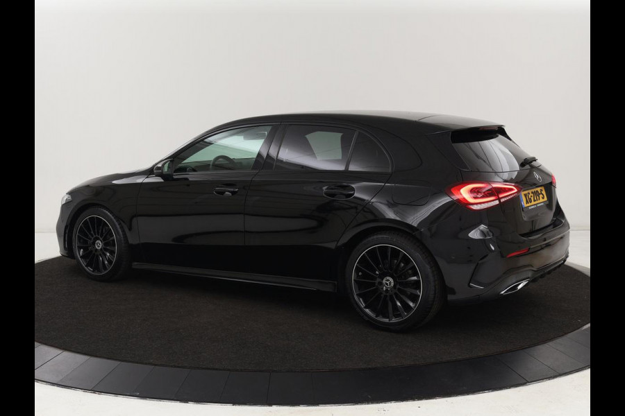 Mercedes-Benz A-Klasse 180 AMG Night Upgrade | Camera | Widescreen | Stoelverwarming | Full LED | Park Assist | Navigatie | Alcantara