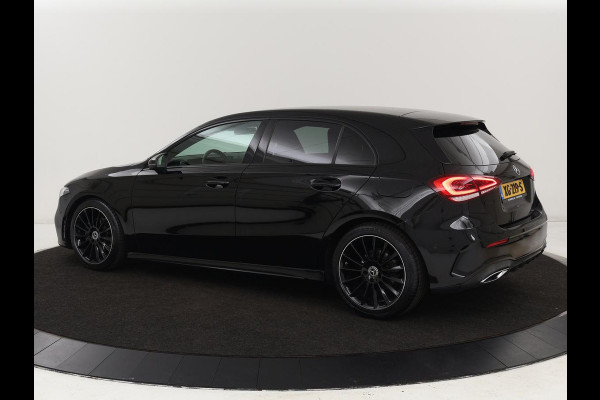 Mercedes-Benz A-Klasse 180 AMG Night Upgrade | Camera | Widescreen | Stoelverwarming | Full LED | Park Assist | Navigatie | Alcantara