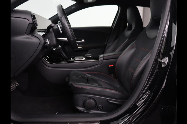 Mercedes-Benz A-Klasse 180 AMG Night Upgrade | Camera | Widescreen | Stoelverwarming | Full LED | Park Assist | Navigatie | Alcantara