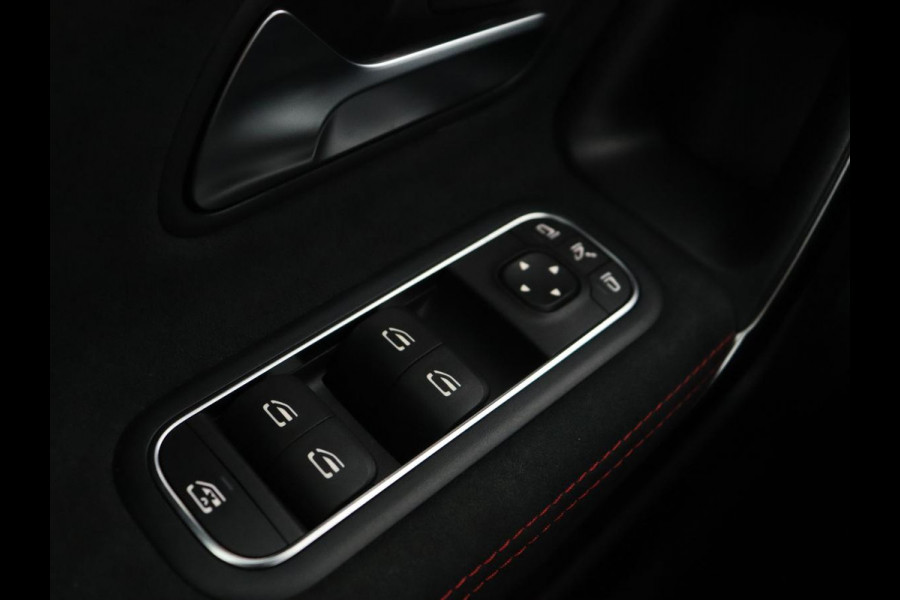 Mercedes-Benz A-Klasse 180 AMG Night Upgrade | Camera | Widescreen | Stoelverwarming | Full LED | Park Assist | Navigatie | Alcantara