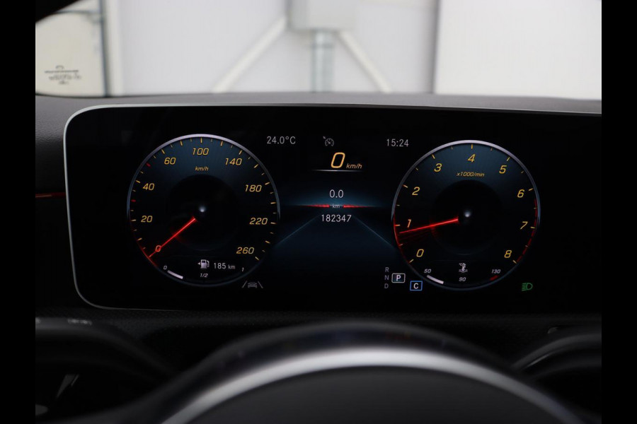 Mercedes-Benz A-Klasse 180 AMG Night Upgrade | Camera | Widescreen | Stoelverwarming | Full LED | Park Assist | Navigatie | Alcantara