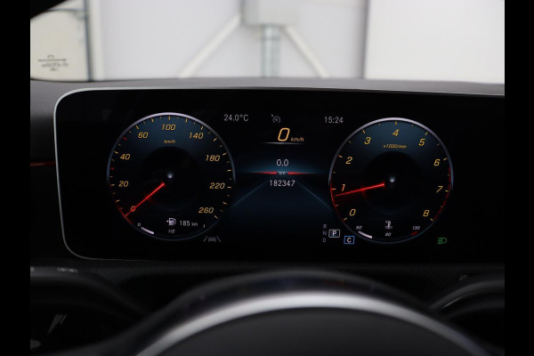 Mercedes-Benz A-Klasse 180 AMG Night Upgrade | Camera | Widescreen | Stoelverwarming | Full LED | Park Assist | Navigatie | Alcantara