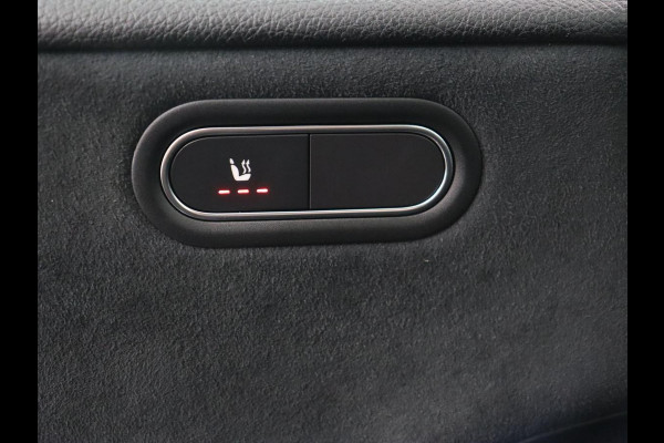Mercedes-Benz A-Klasse 180 AMG Night Upgrade | Camera | Widescreen | Stoelverwarming | Full LED | Park Assist | Navigatie | Alcantara