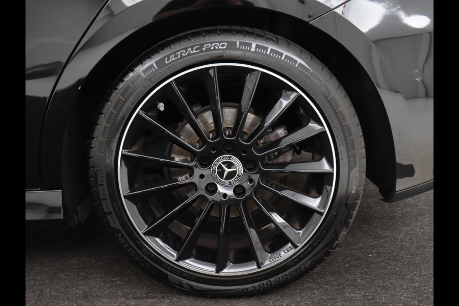 Mercedes-Benz A-Klasse 180 AMG Night Upgrade | Camera | Widescreen | Stoelverwarming | Full LED | Park Assist | Navigatie | Alcantara