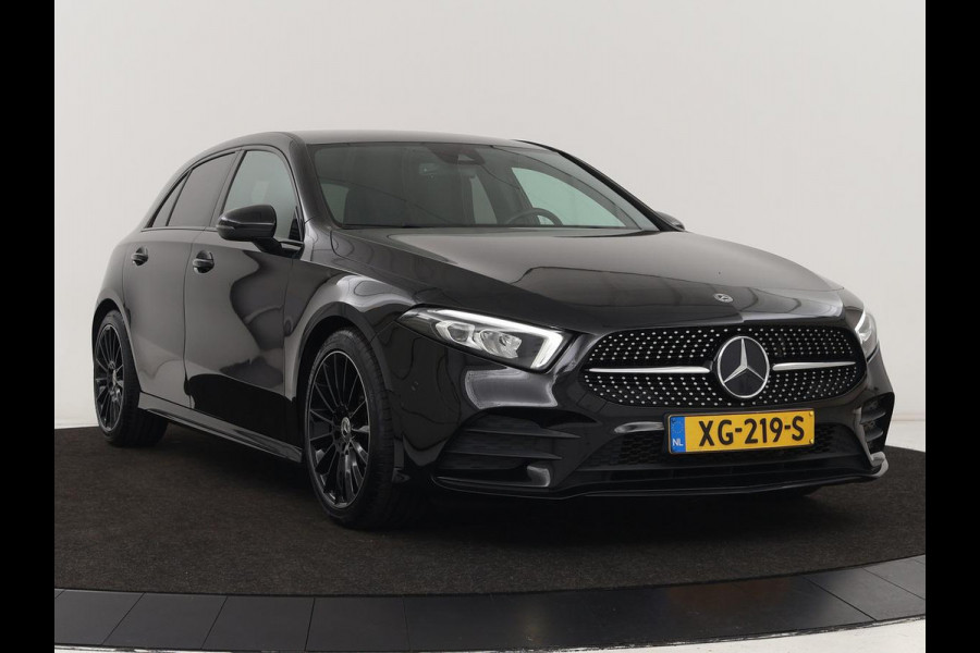 Mercedes-Benz A-Klasse 180 AMG Night Upgrade | Camera | Widescreen | Stoelverwarming | Full LED | Park Assist | Navigatie | Alcantara