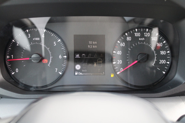 Renault Master T35 2.0 dCi 170pk L2H2 Extra - Navigatie - Camera - 270 gr deuren - Parkeersensoren - Draadloos laden - Rijklaar