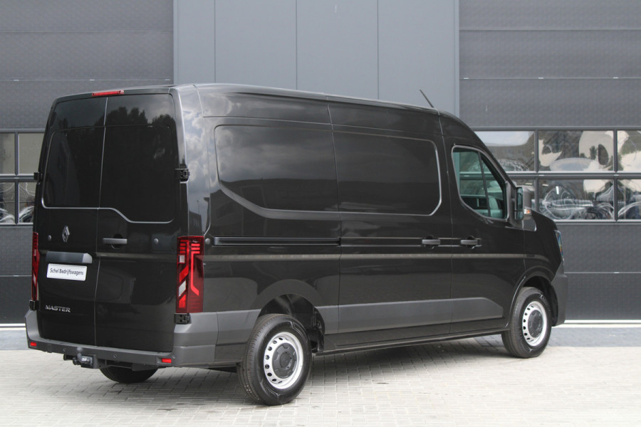 Renault Master T35 2.0 dCi 130pk L2H2 Advance - Carplay - Climate - Parkeersensoren - LED - Trekhaak - DAB - Stoelverwarming - Rijklaar