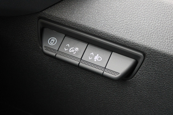 Renault Master T35 2.0 dCi 130pk L2H2 Advance - Carplay - Climate - Parkeersensoren - LED - Trekhaak - DAB - Stoelverwarming - Rijklaar