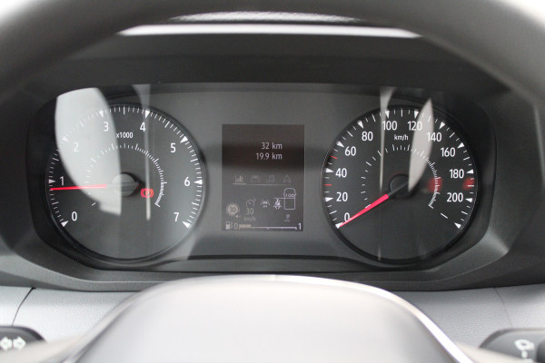 Renault Master T35 2.0 dCi 130pk L2H2 Advance - Carplay - Climate - Parkeersensoren - LED - Trekhaak - DAB - Stoelverwarming - Rijklaar