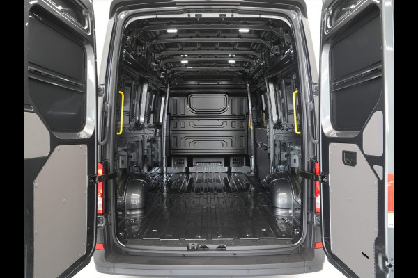 Volkswagen Crafter 2.0 TDI 130kW 177PK GVW 3.5T L3H3 WB 3640mm Exclusive Hero Edition BPM vrij! Operational Lease vanaf € 990,-
