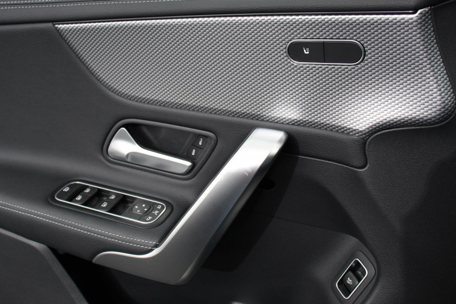Mercedes-Benz CLA-Klasse 200 Progressive 7-DCT DEMO! Navigatie Climate Control Led Trekhaak Stoelverwarming Half Leder Camera