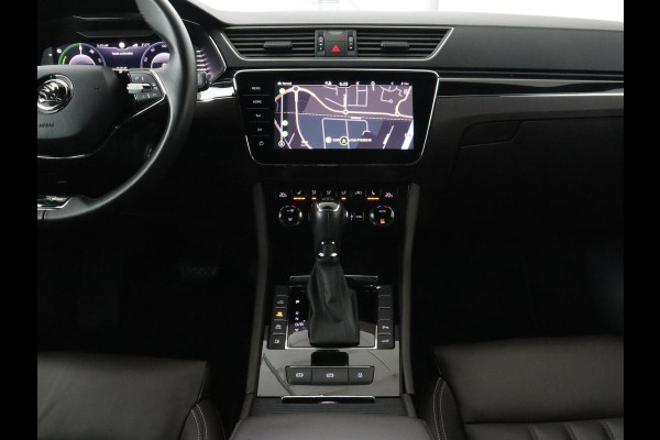 Škoda Superb 1.4 TSI iV Laurin & Klement | Leder | Trekhaak | Adaptive cruise | Stoelverwarming | Canton Sound | Virtual Cockpit | Navigatie | Memory | Achterbankverwarming | Full LED | Keyless | Carplay | PHEV