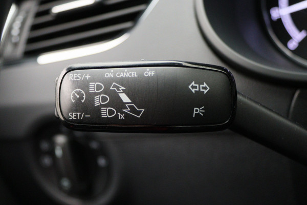Škoda Octavia Combi 1.5 TSI Greentech Sport Business Automaat Apple Carplay, Sportstoelen, Camera, Climate, Trekhaak, 18"