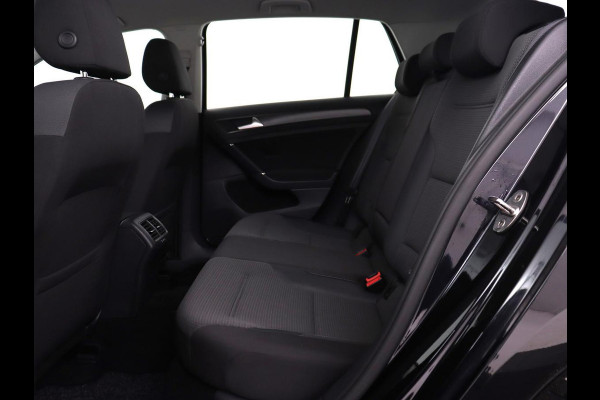 Volkswagen Golf 1.0 TSI Comfortline | Carplay | Adaptive cruise | Navigatie | Parkeerhulp | Climate control | DAB