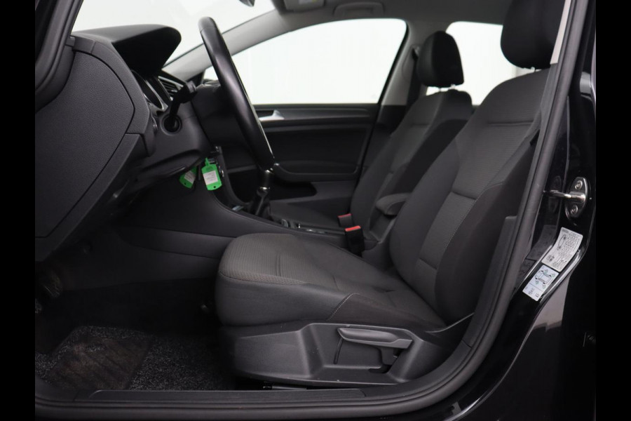 Volkswagen Golf 1.0 TSI Comfortline | Carplay | Adaptive cruise | Navigatie | Parkeerhulp | Climate control | DAB