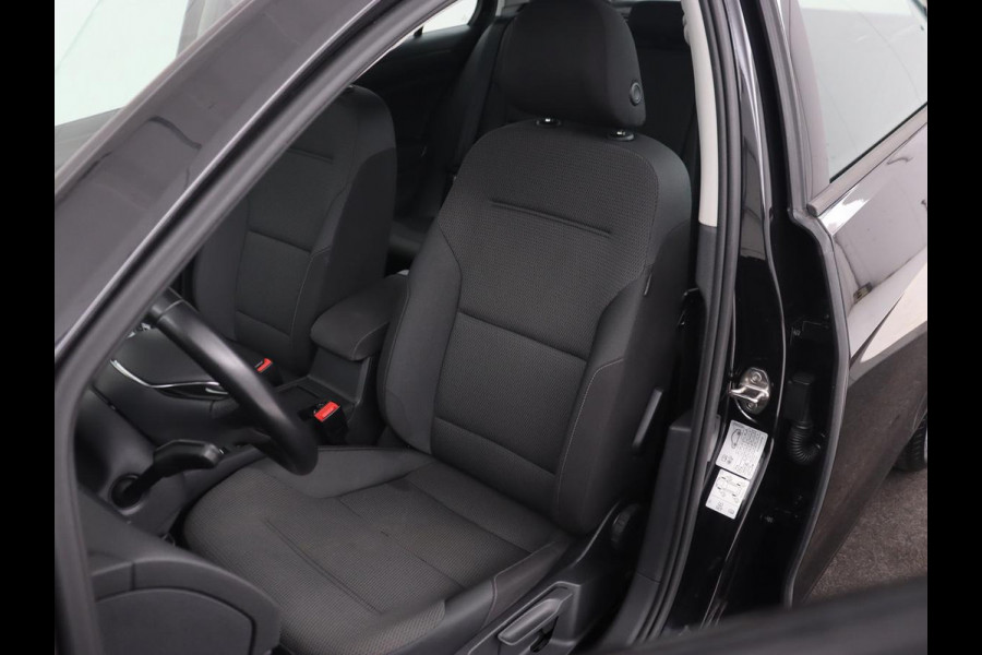 Volkswagen Golf 1.0 TSI Comfortline | Carplay | Adaptive cruise | Navigatie | Parkeerhulp | Climate control | DAB