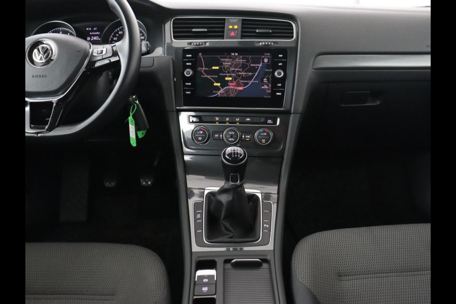 Volkswagen Golf 1.0 TSI Comfortline | Carplay | Adaptive cruise | Navigatie | Parkeerhulp | Climate control | DAB