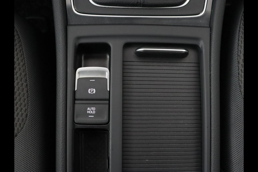 Volkswagen Golf 1.0 TSI Comfortline | Carplay | Adaptive cruise | Navigatie | Parkeerhulp | Climate control | DAB
