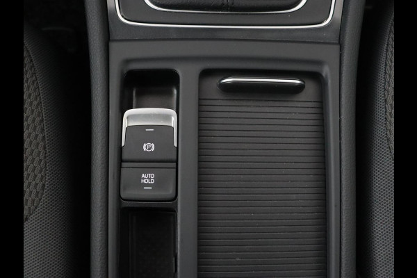 Volkswagen Golf 1.0 TSI Comfortline | Carplay | Adaptive cruise | Navigatie | Parkeerhulp | Climate control | DAB