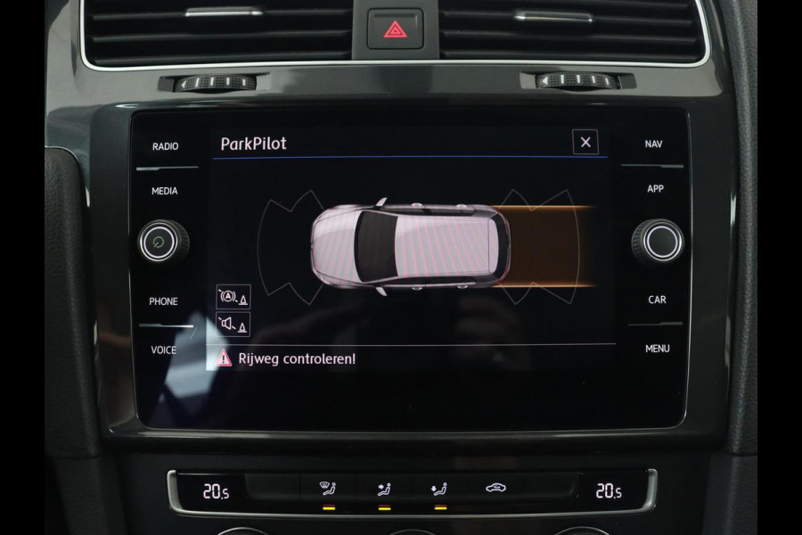 Volkswagen Golf 1.0 TSI Comfortline | Carplay | Adaptive cruise | Navigatie | Parkeerhulp | Climate control | DAB