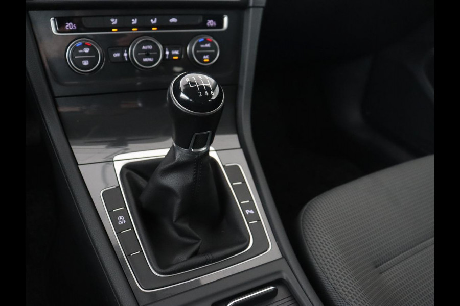 Volkswagen Golf 1.0 TSI Comfortline | Carplay | Adaptive cruise | Navigatie | Parkeerhulp | Climate control | DAB