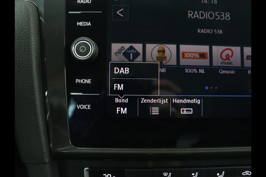 Volkswagen Golf 1.0 TSI Comfortline | Carplay | Adaptive cruise | Navigatie | Parkeerhulp | Climate control | DAB