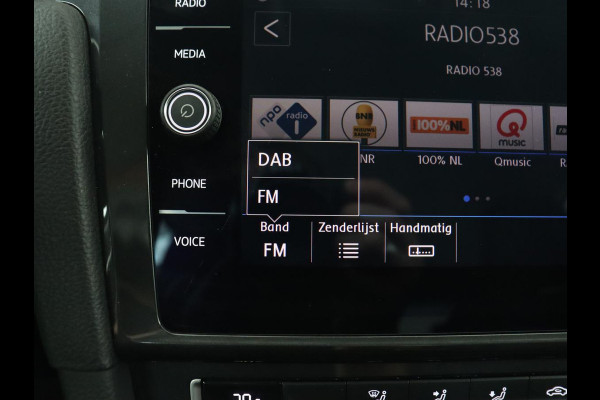 Volkswagen Golf 1.0 TSI Comfortline | Carplay | Adaptive cruise | Navigatie | Parkeerhulp | Climate control | DAB