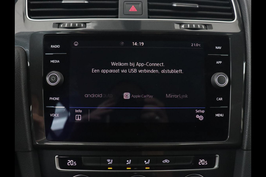 Volkswagen Golf 1.0 TSI Comfortline | Carplay | Adaptive cruise | Navigatie | Parkeerhulp | Climate control | DAB