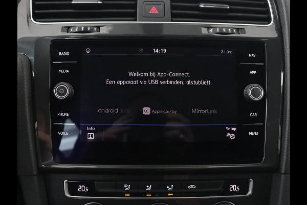 Volkswagen Golf 1.0 TSI Comfortline | Carplay | Adaptive cruise | Navigatie | Parkeerhulp | Climate control | DAB