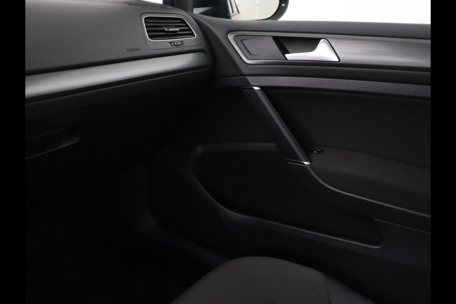 Volkswagen Golf 1.0 TSI Comfortline | Carplay | Adaptive cruise | Navigatie | Parkeerhulp | Climate control | DAB