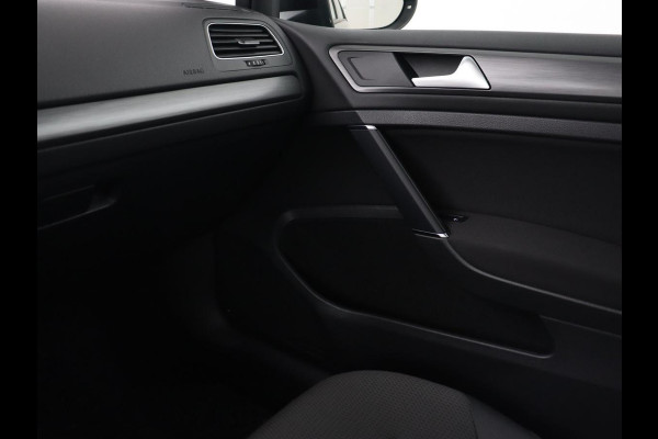 Volkswagen Golf 1.0 TSI Comfortline | Carplay | Adaptive cruise | Navigatie | Parkeerhulp | Climate control | DAB