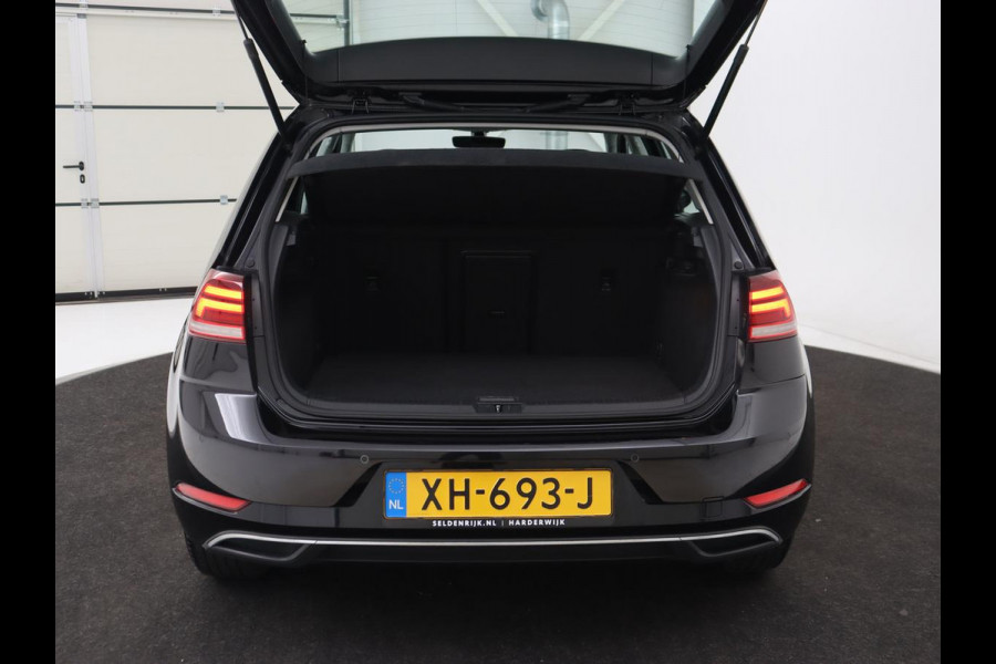 Volkswagen Golf 1.0 TSI Comfortline | Carplay | Adaptive cruise | Navigatie | Parkeerhulp | Climate control | DAB