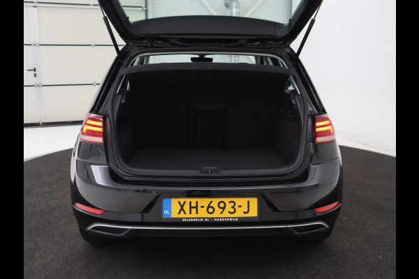 Volkswagen Golf 1.0 TSI Comfortline | Carplay | Adaptive cruise | Navigatie | Parkeerhulp | Climate control | DAB