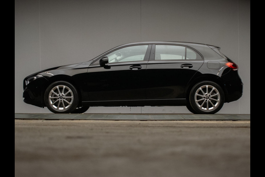 Mercedes-Benz A-Klasse 250 e Premium Plus Sport (APPLE CARPLAY,NAVI,CARBON INTERIEUR,MATRIX LED,CRUISE,LED,KEYLESS,CAMERA,LEDER)