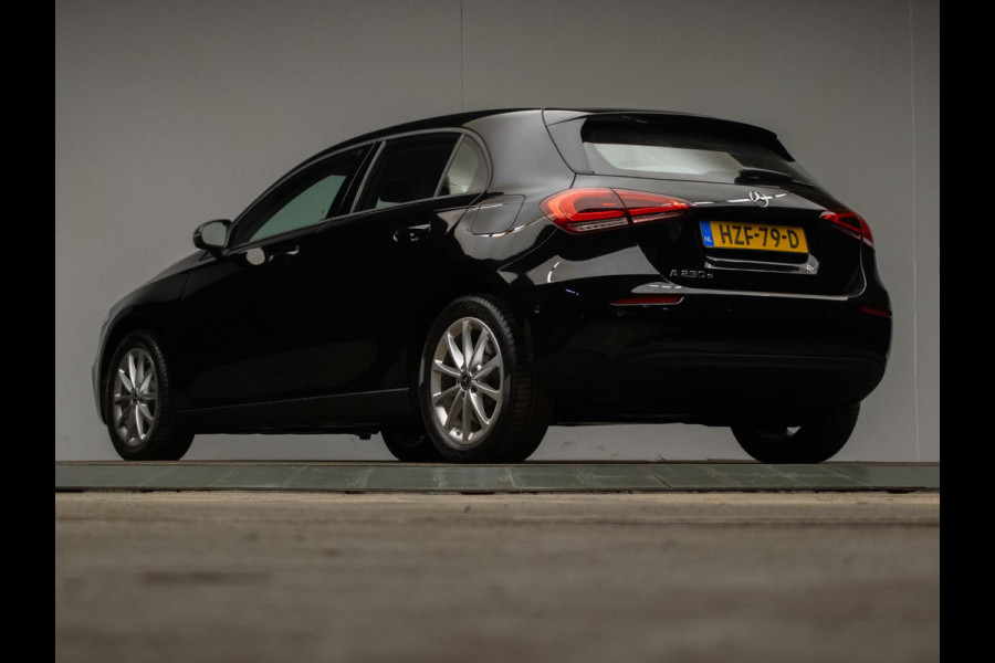 Mercedes-Benz A-Klasse 250 e Premium Plus Sport (APPLE CARPLAY,NAVI,CARBON INTERIEUR,MATRIX LED,CRUISE,LED,KEYLESS,CAMERA,LEDER)